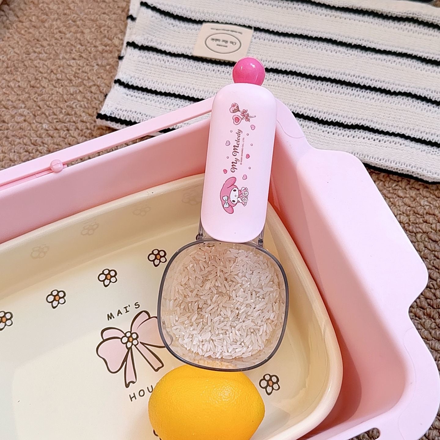 Cute household rice scoop with measurement markings