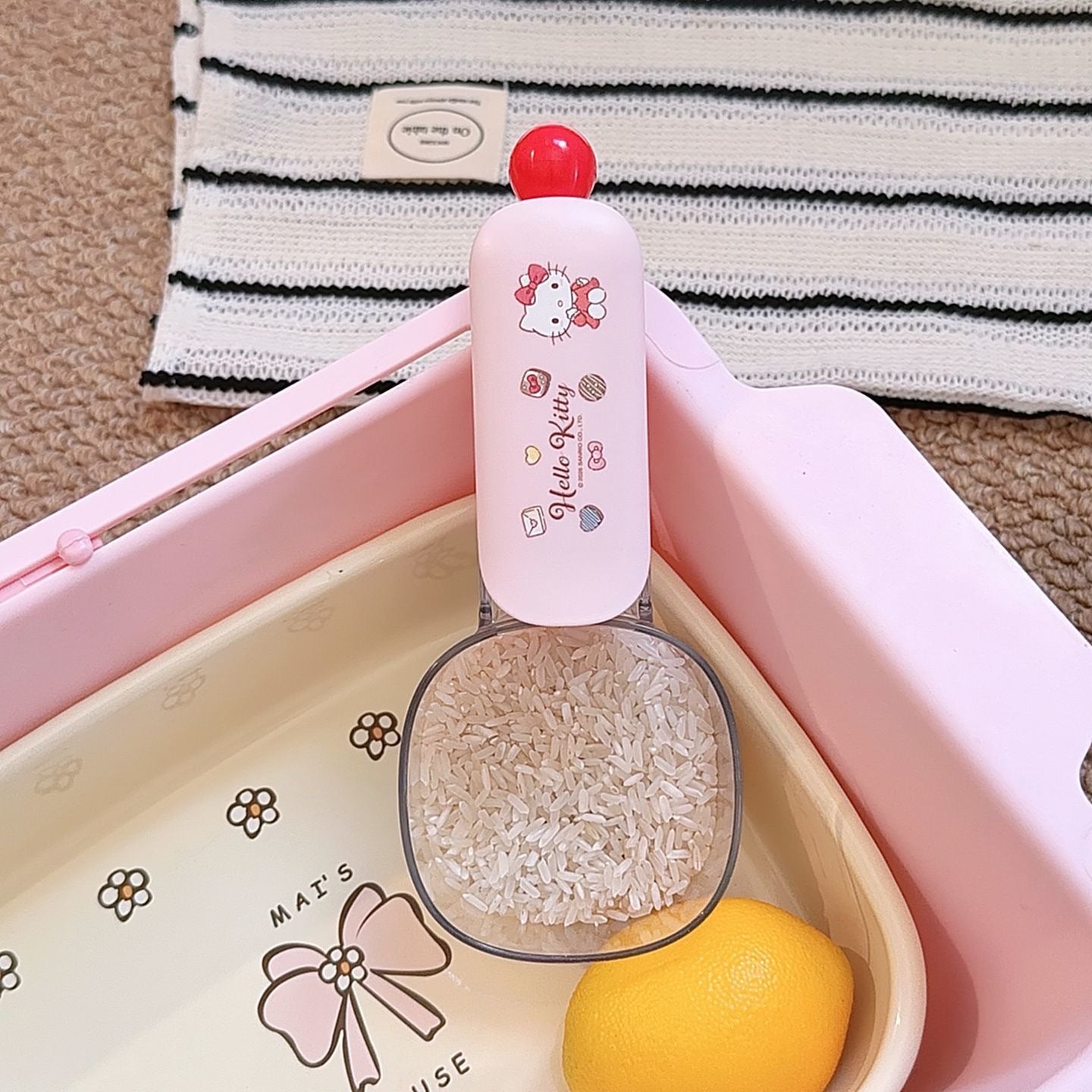 Cute household rice scoop with measurement markings