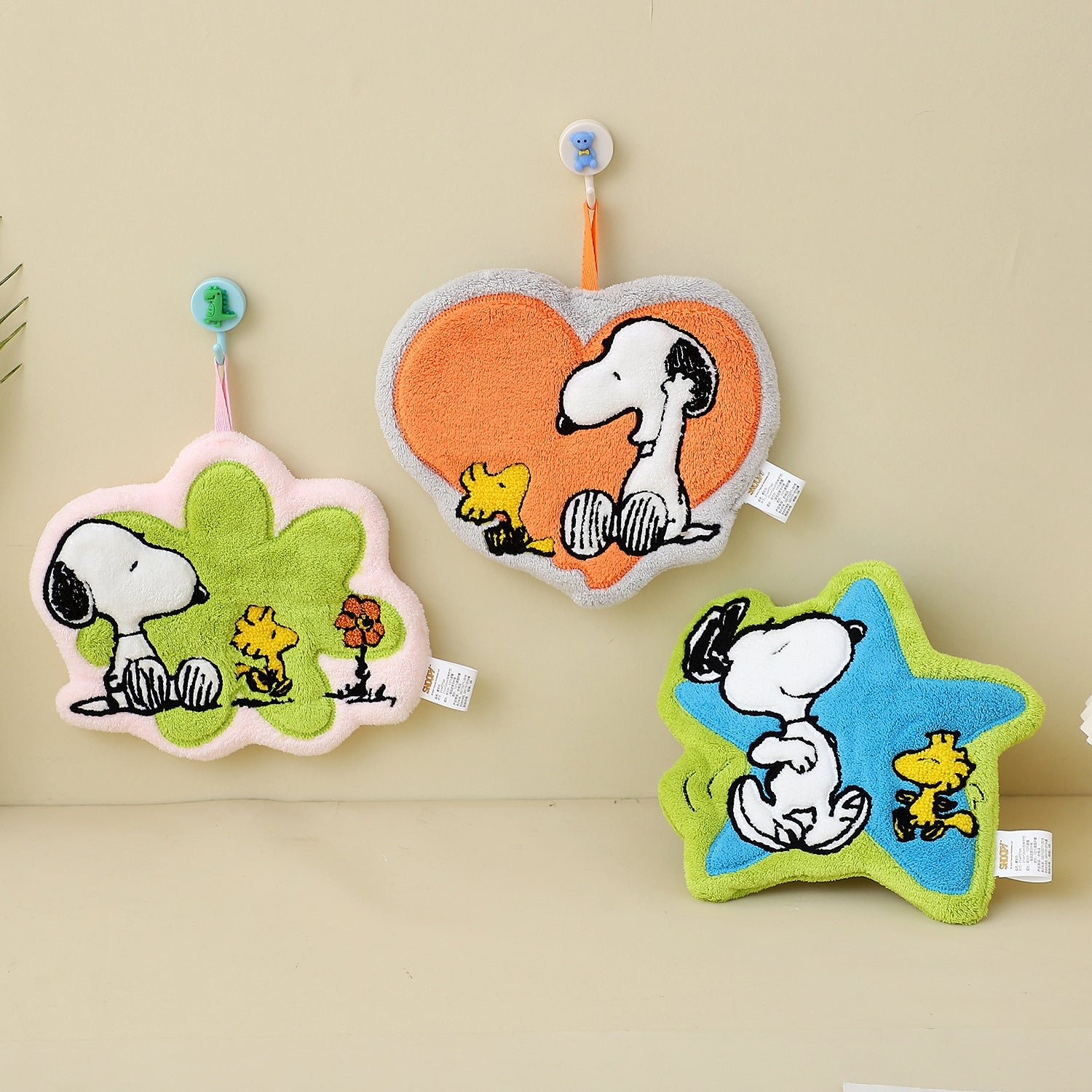 Snoopy Coral Fleece Hand Towel – Absorbent, Shed-Free Bathroom Towel